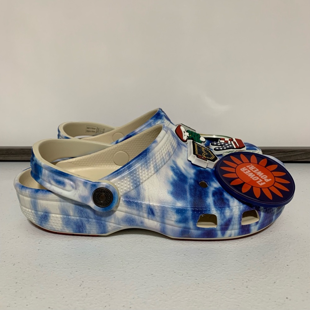 CROCS™ x LEVI'S® Classic Clogs Stucco-Size 8 New